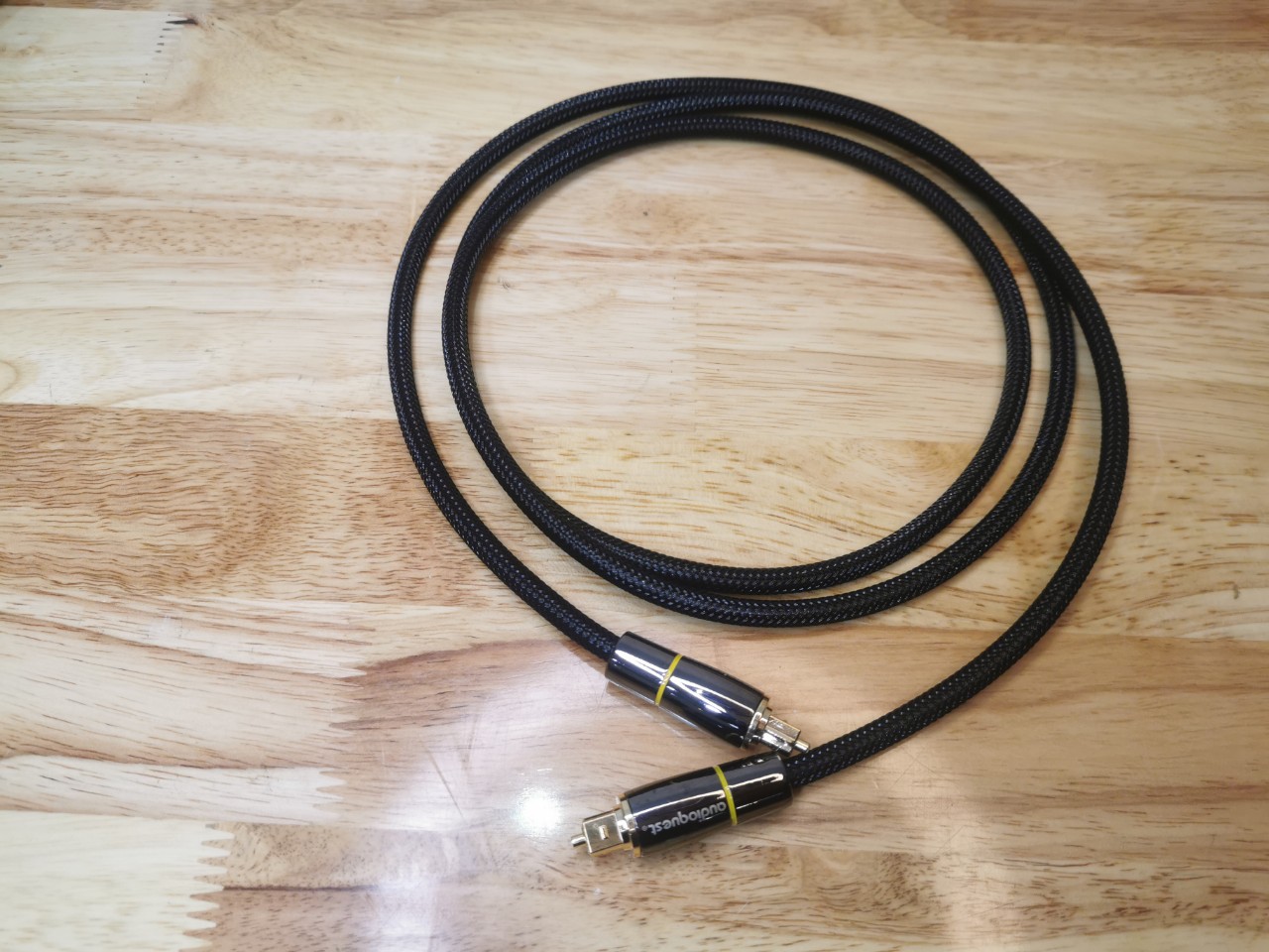 Tặng dây quang Audioquest trị giá 300.000đ Tặng dây quang Audioquest trị giá 300.000đ